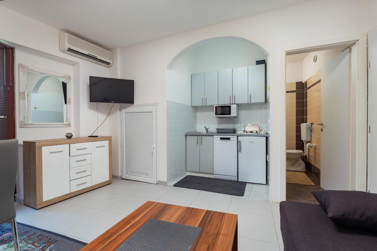 Apartments Smaila 1729 Pula Exterior photo