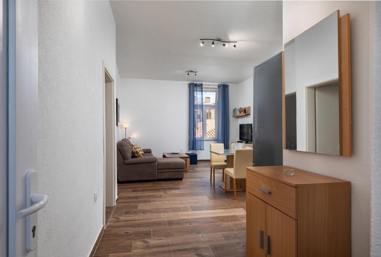 Apartments Smaila 1729 Pula Exterior photo