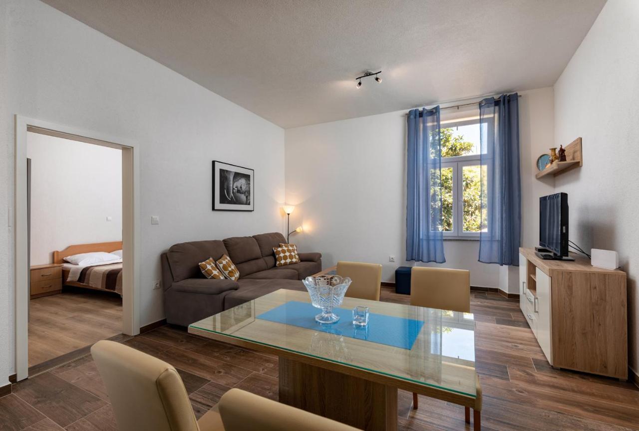 Apartments Smaila 1729 Pula Exterior photo