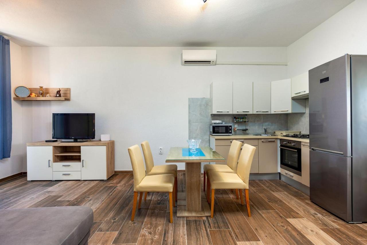 Apartments Smaila 1729 Pula Exterior photo