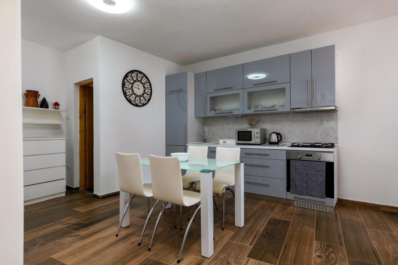 Apartments Smaila 1729 Pula Exterior photo